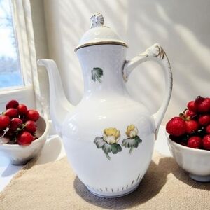 Vintage Bing & Grondahl B+G Kjobenhavn Denmark Porcelain Coffee & Tea Pot 7"